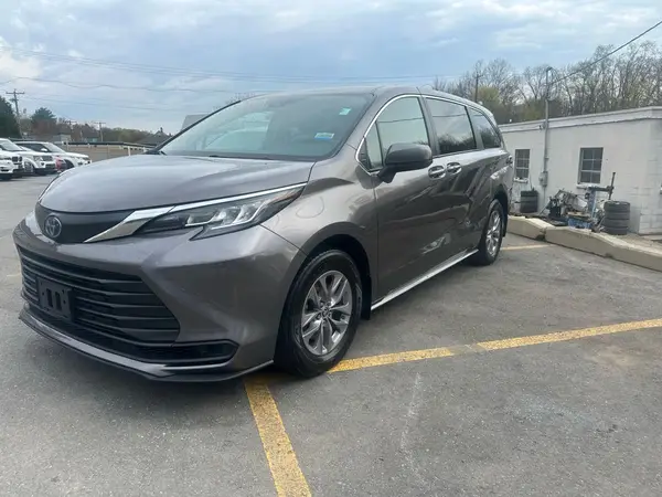 5TDKSKFC5NS060442 2022 TOYOTA SIENNA - Image 1