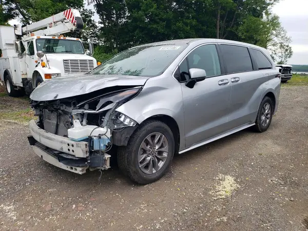 5TDKSKFC5NS062238 2022 TOYOTA SIENNA - Image 1
