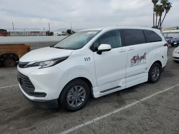5TDKSKFC5NS071067 2022 TOYOTA SIENNA - Image 1