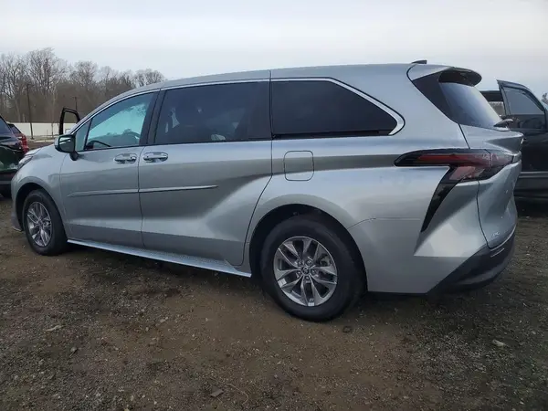5TDKSKFC5PS101235 2023 TOYOTA SIENNA - Image 2
