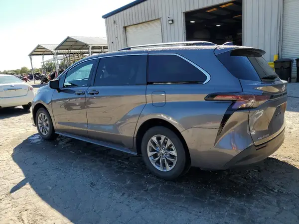 5TDKSKFC5RS111864 2024 TOYOTA SIENNA - Image 2
