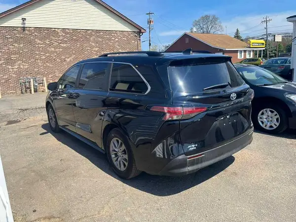 5TDKSKFC5RS119205 2024 TOYOTA SIENNA - Image 2