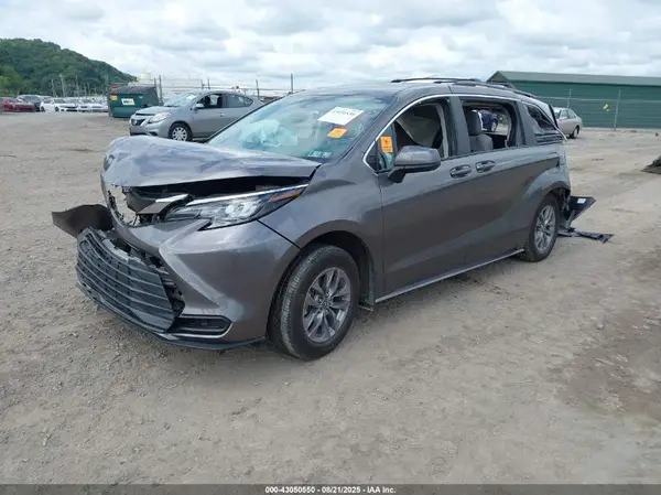 5TDKSKFC5RS133010 2024 TOYOTA SIENNA - Image 2