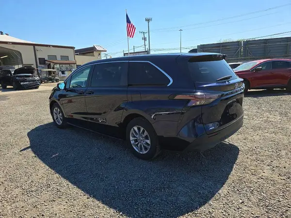 5TDKSKFC5RS136232 2024 TOYOTA SIENNA - Image 2