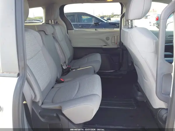 5TDKSKFC5RS139258 2024 TOYOTA SIENNA - Image 8