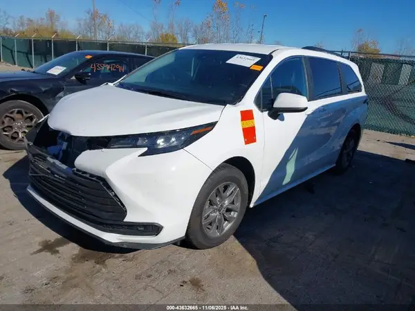 5TDKSKFC5SS183184 2025 TOYOTA SIENNA - Image 2