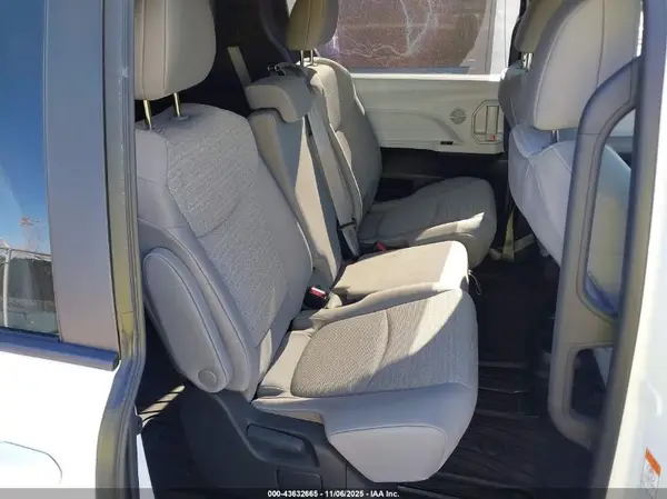 5TDKSKFC5SS183184 2025 TOYOTA SIENNA - Image 8