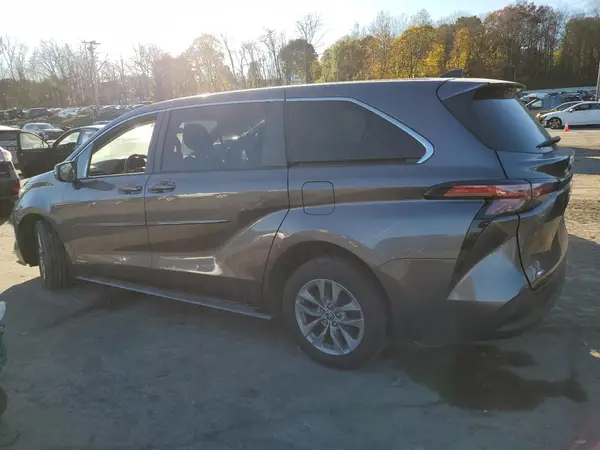 5TDKSKFC6MS007120 2021 TOYOTA SIENNA - Image 2