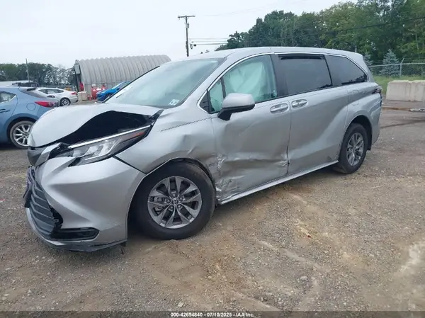 5TDKSKFC6MS028033 2021 TOYOTA SIENNA - Image 2