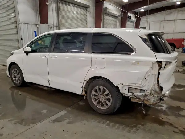 5TDKSKFC6MS032535 2021 TOYOTA SIENNA - Image 2