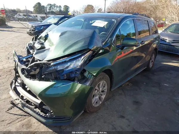 5TDKSKFC6NS043858 2022 TOYOTA SIENNA - Image 2
