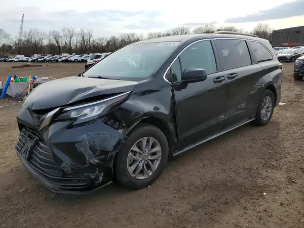 5TDKSKFC6NS050390 2022 TOYOTA SIENNA - Image 1