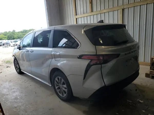5TDKSKFC6NS062782 2022 TOYOTA SIENNA - Image 2