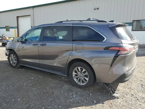 5TDKSKFC6NS063429 2022 TOYOTA SIENNA - Image 2