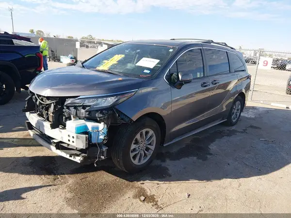 5TDKSKFC6NS064029 2022 TOYOTA SIENNA - Image 2