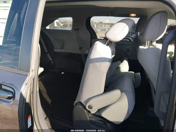 5TDKSKFC6NS064029 2022 TOYOTA SIENNA - Image 8
