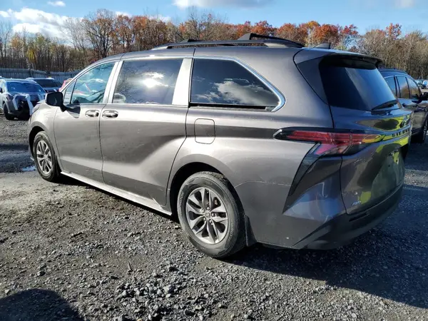 5TDKSKFC6NS069764 2022 TOYOTA SIENNA - Image 2