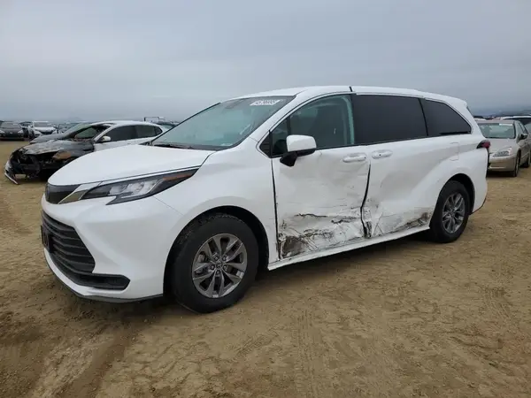 5TDKSKFC6NS070218 2022 TOYOTA SIENNA - Image 1