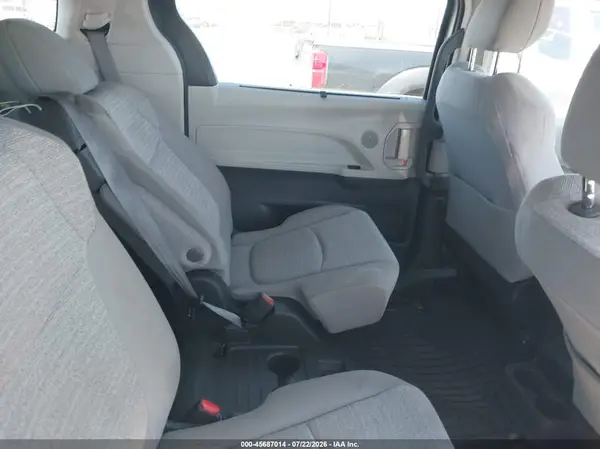 5TDKSKFC6NS071725 2022 TOYOTA SIENNA - Image 8