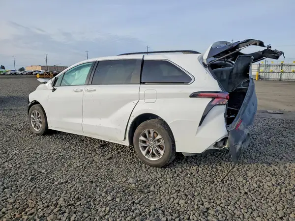 5TDKSKFC6RS131640 2024 TOYOTA SIENNA - Image 2