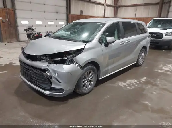 5TDKSKFC6SS209131 2025 TOYOTA SIENNA - Image 2