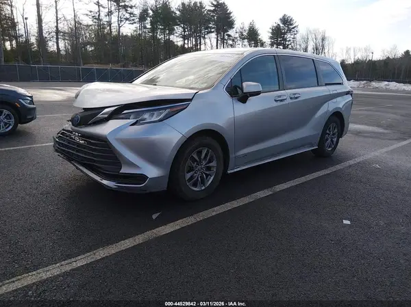 5TDKSKFC7MS020796 2021 TOYOTA SIENNA - Image 2