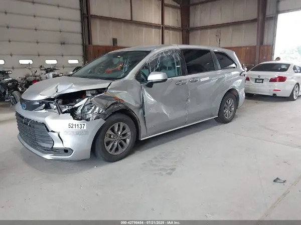 5TDKSKFC7MS036285 2021 TOYOTA SIENNA - Image 2