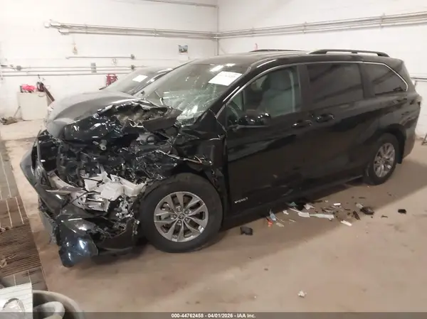 5TDKSKFC7MS038893 2021 TOYOTA SIENNA - Image 2