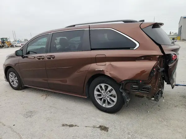 5TDKSKFC7NS041097 2022 TOYOTA SIENNA - Image 2