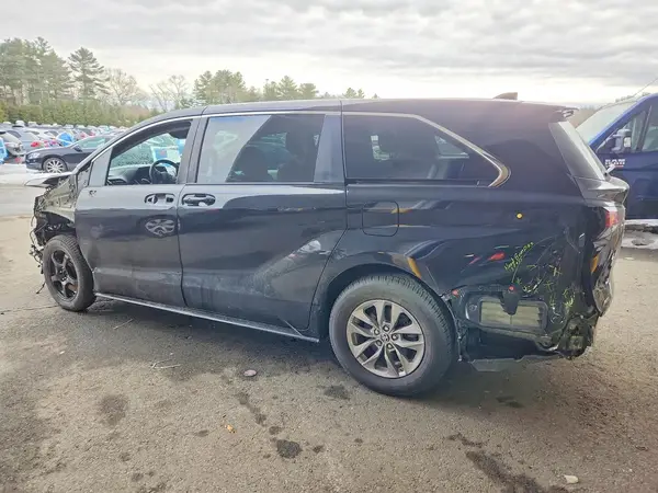 5TDKSKFC7NS048180 2022 TOYOTA SIENNA - Image 2