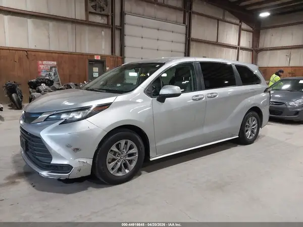 5TDKSKFC7NS062189 2022 TOYOTA SIENNA - Image 2