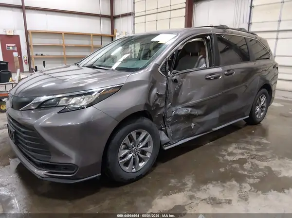 5TDKSKFC7NS069532 2022 TOYOTA SIENNA - Image 2