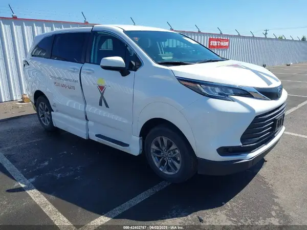 5TDKSKFC7PS086866 2023 TOYOTA SIENNA - Image 1