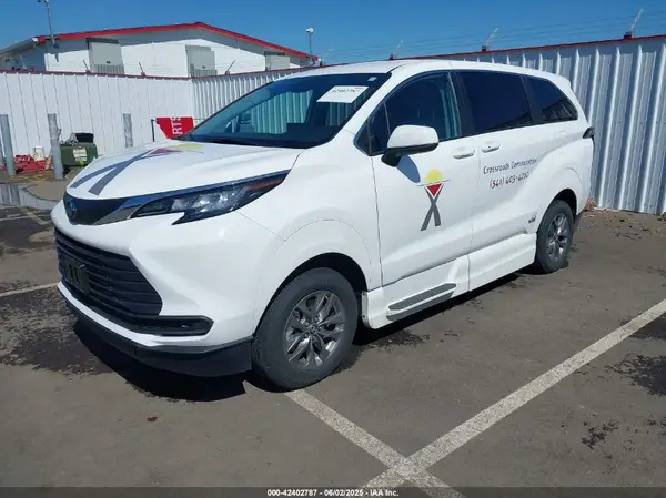 5TDKSKFC7PS086866 2023 TOYOTA SIENNA - Image 2