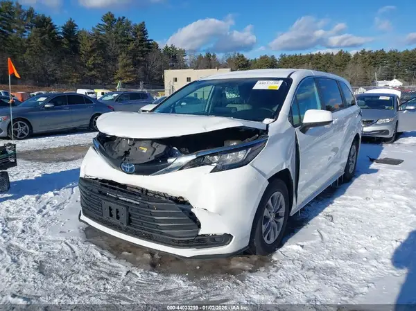 5TDKSKFC7PS094305 2023 TOYOTA SIENNA - Image 2