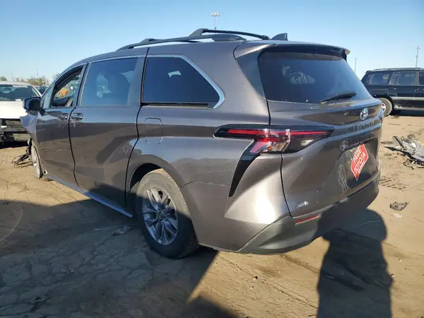 5TDKSKFC7RS131565 2024 TOYOTA SIENNA - Image 2
