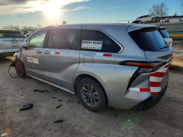5TDKSKFC7RS131629 2024 TOYOTA SIENNA - Image 2