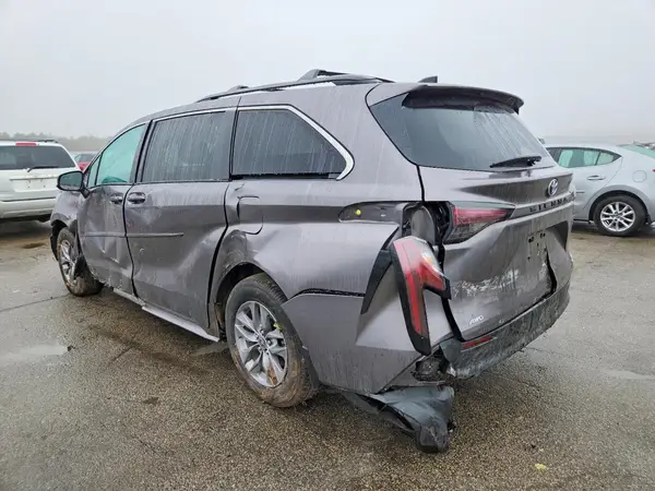 5TDKSKFC7RS142615 2024 TOYOTA SIENNA - Image 2