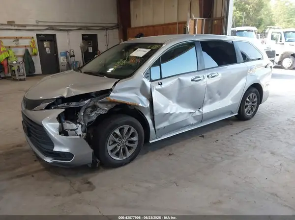5TDKSKFC8MS035873 2021 TOYOTA SIENNA - Image 2