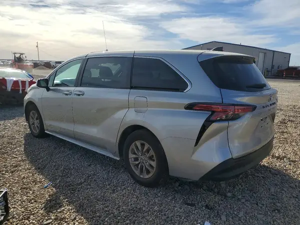 5TDKSKFC8MS036585 2021 TOYOTA SIENNA - Image 2
