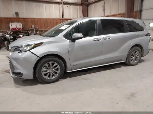 5TDKSKFC8MS036800 2021 TOYOTA SIENNA - Image 2