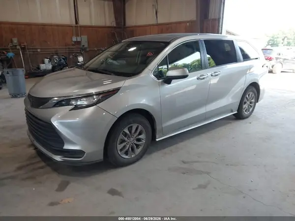 5TDKSKFC8NS065960 2022 TOYOTA SIENNA - Image 2