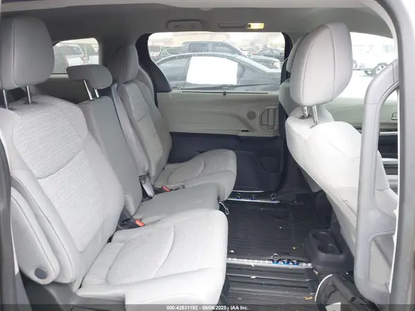 5TDKSKFC8NS070169 2022 TOYOTA SIENNA - Image 8
