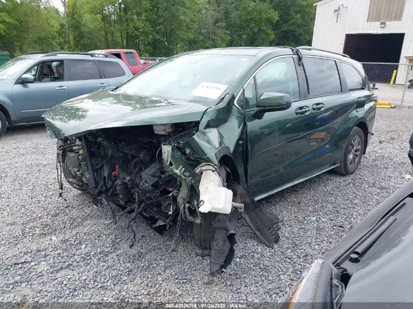 5TDKSKFC8NS070253 2022 TOYOTA SIENNA - Image 2