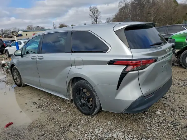 5TDKSKFC8NS070284 2022 TOYOTA SIENNA - Image 2