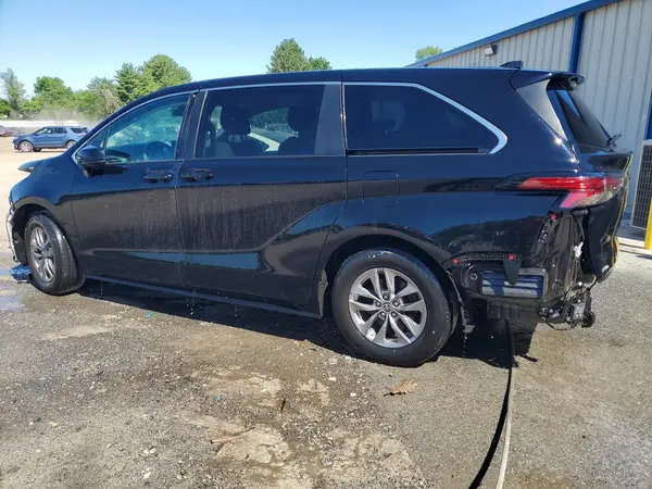 5TDKSKFC8NS070558 2022 TOYOTA SIENNA - Image 2