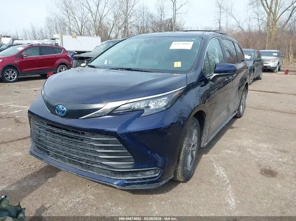 5TDKSKFC8RS126410 2024 TOYOTA SIENNA - Image 2
