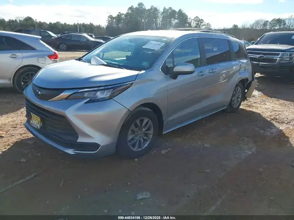 5TDKSKFC8SS185169 2025 TOYOTA SIENNA - Image 2
