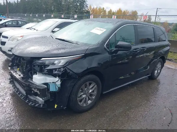5TDKSKFC8SS194650 2025 TOYOTA SIENNA - Image 2