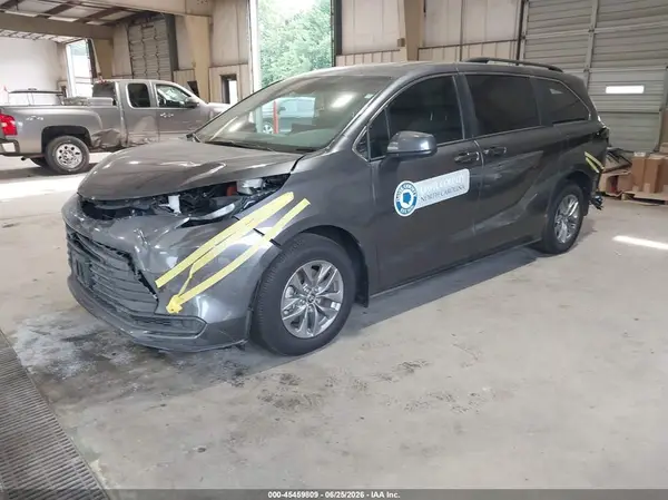 5TDKSKFC8SS205677 2025 TOYOTA SIENNA - Image 2